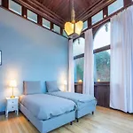 Elegant Castle For 19 Guests Дом отдыха *