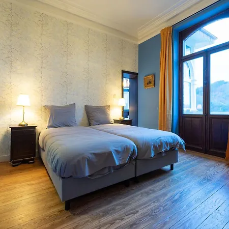 Elegant Castle For 19 Guests Feriehus