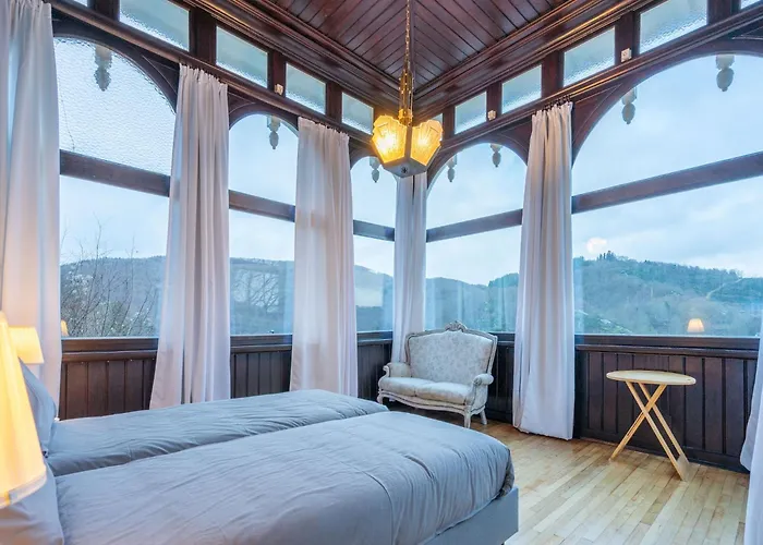 Semesterbostad Elegant Castle For 19 Guests La-Roche-en-Ardenne